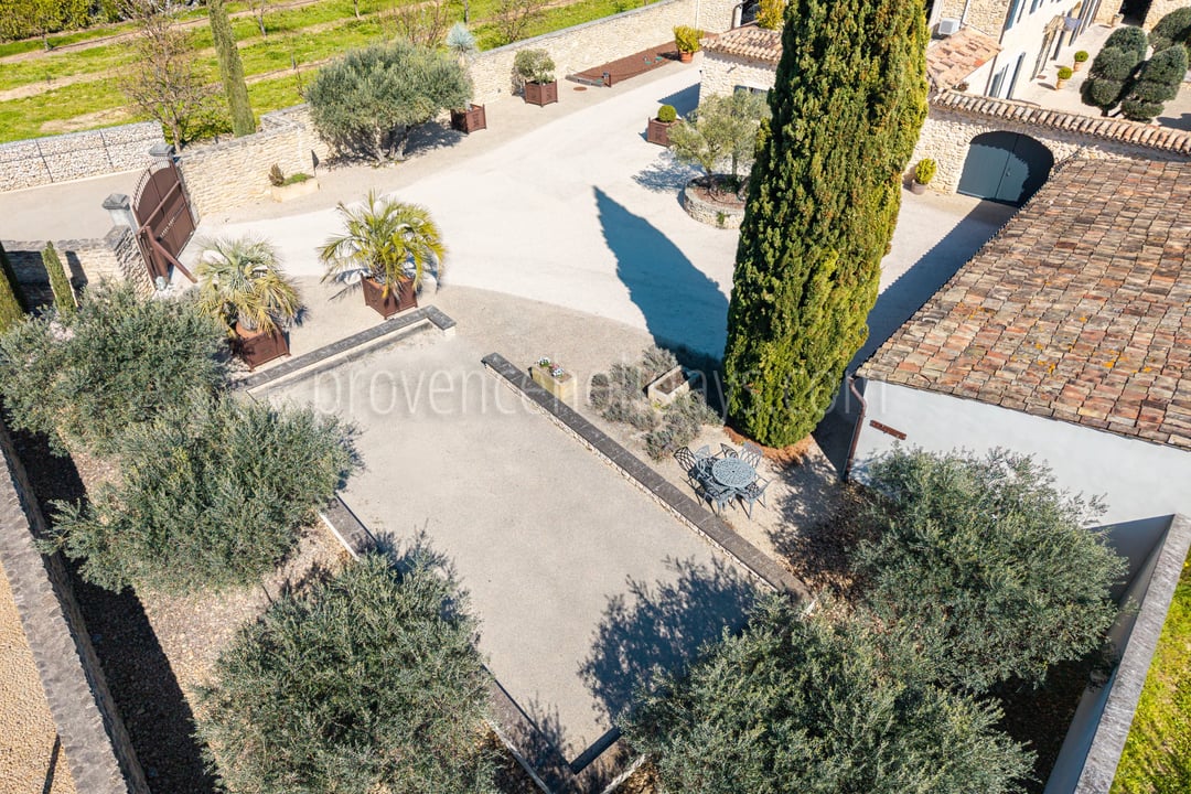 21 - Provençal mas in Robion: Villa: Exterior