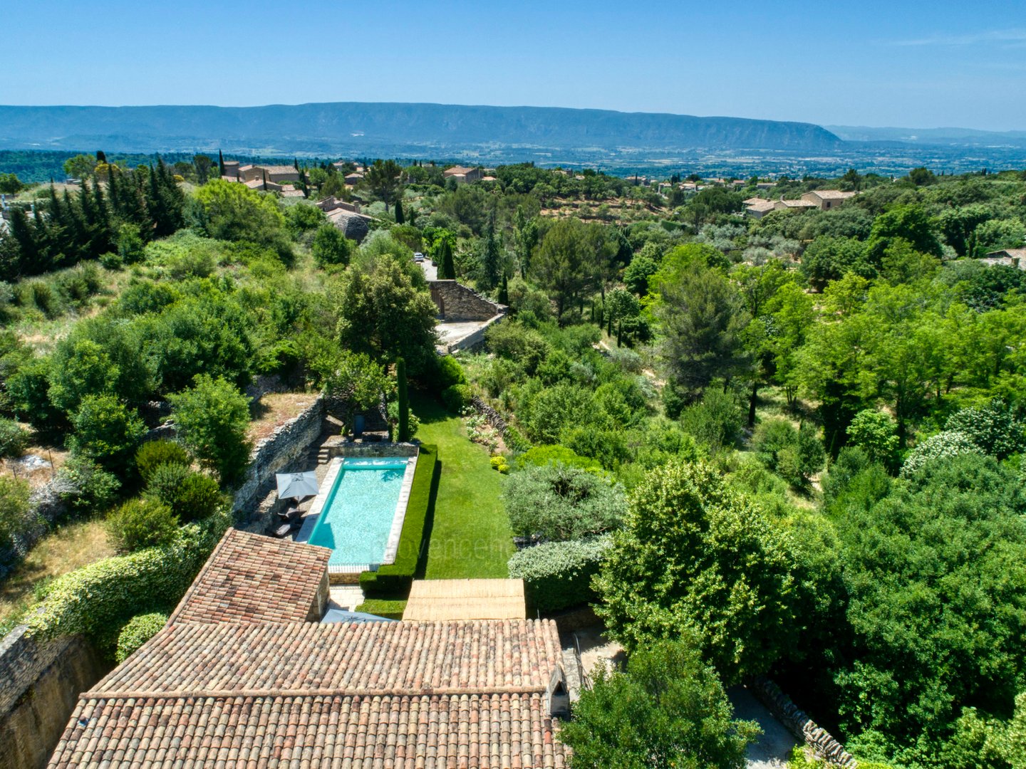 36 - Les Terrasses de Gordes: Villa: Exterior