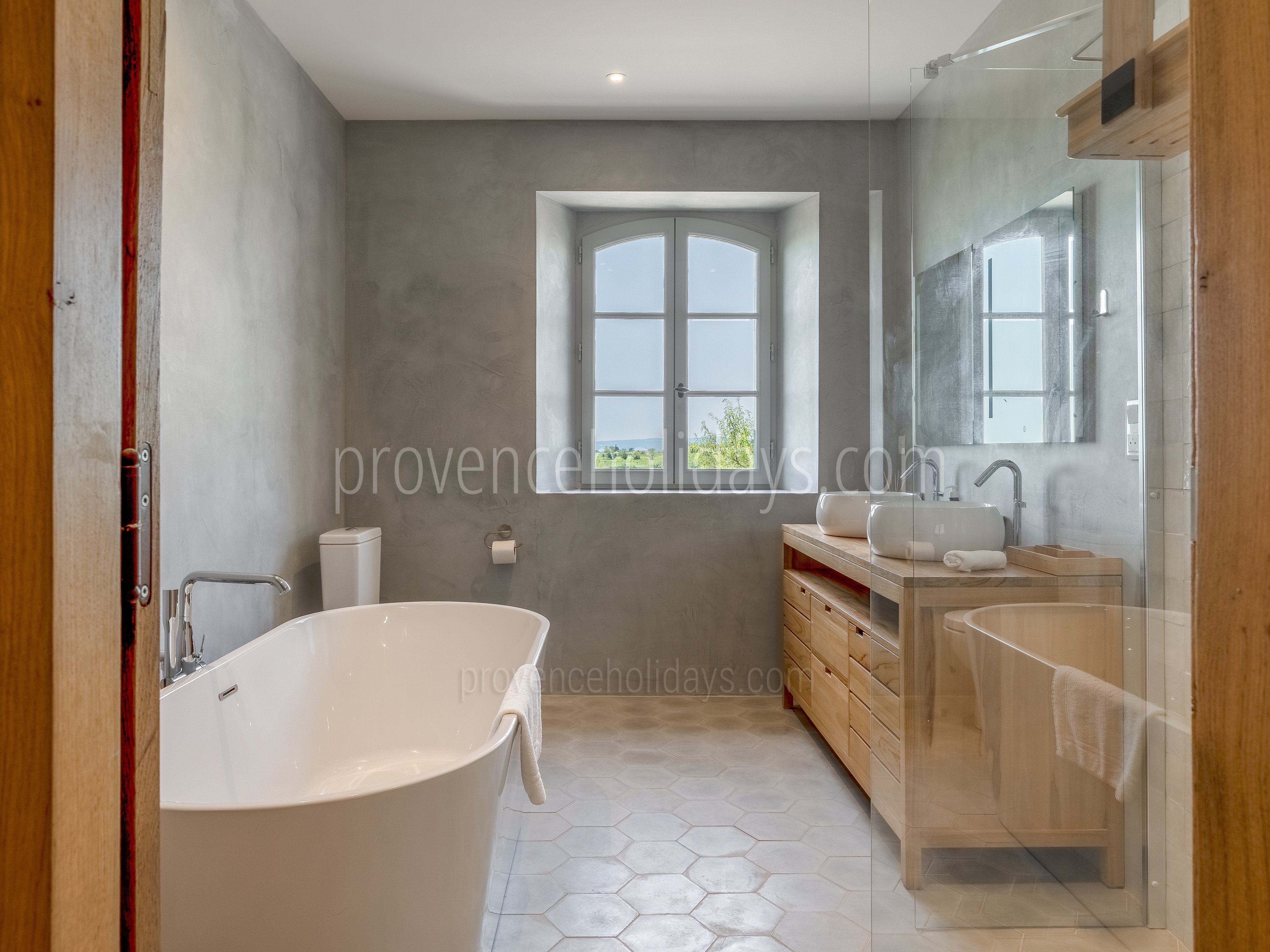 19 - Mas des Chênes: Villa: Bathroom