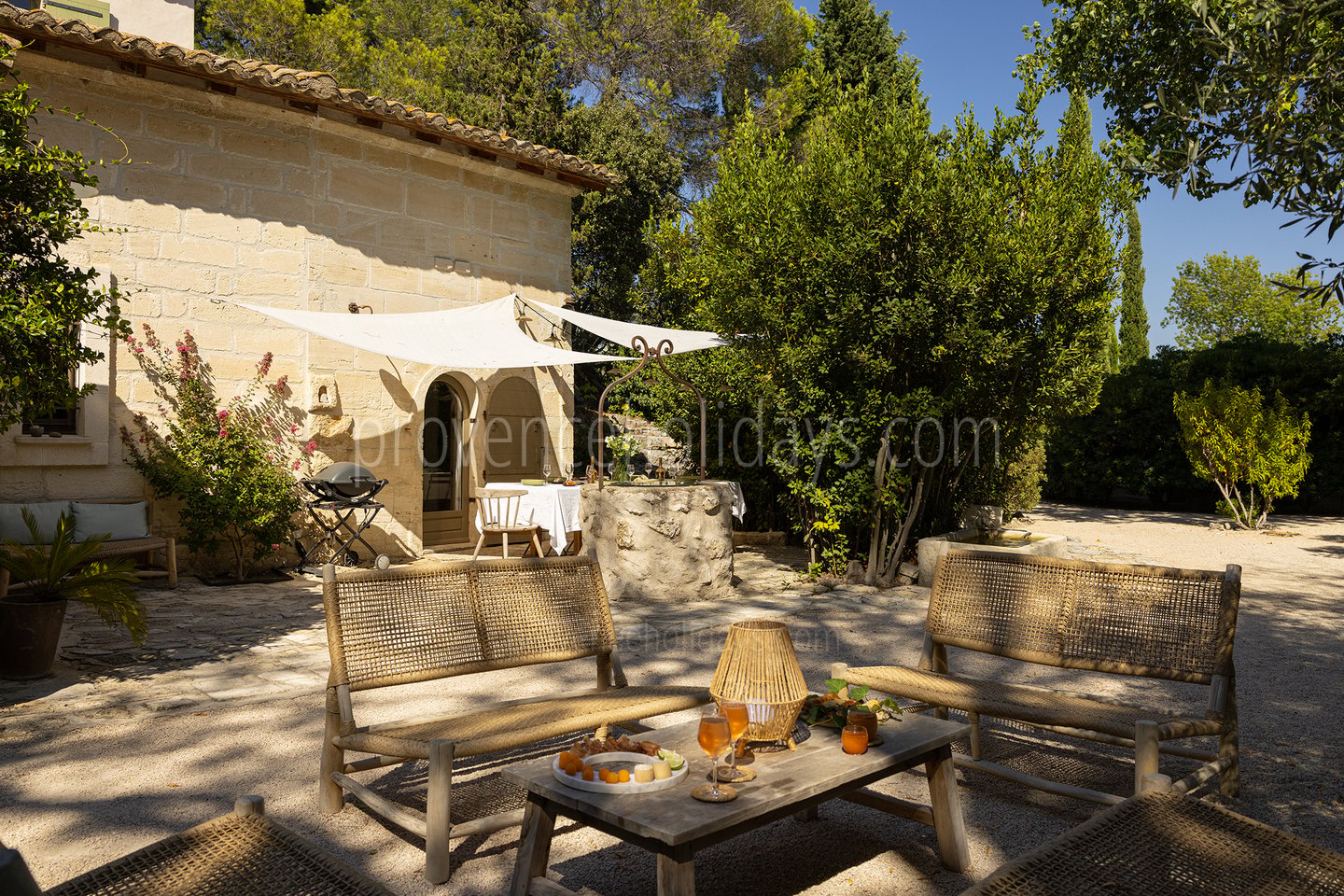 39 - Mas du Rosier: Villa: Exterior