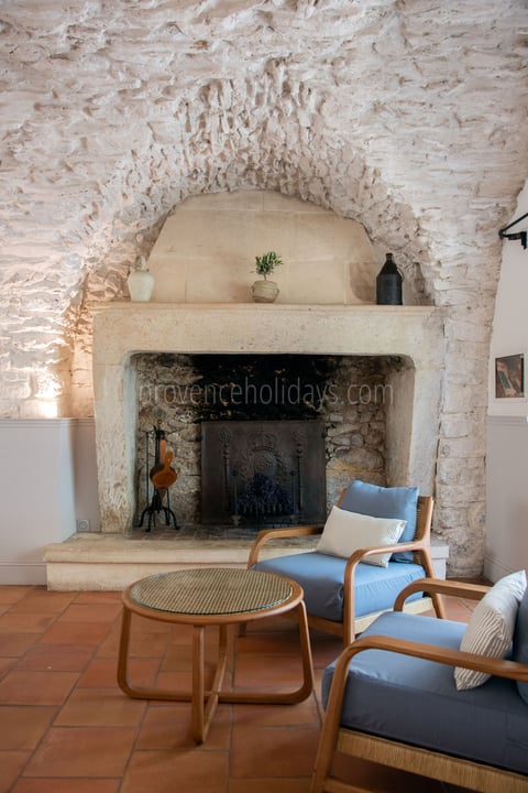 16 - Mas Mouriès: Villa: Interior