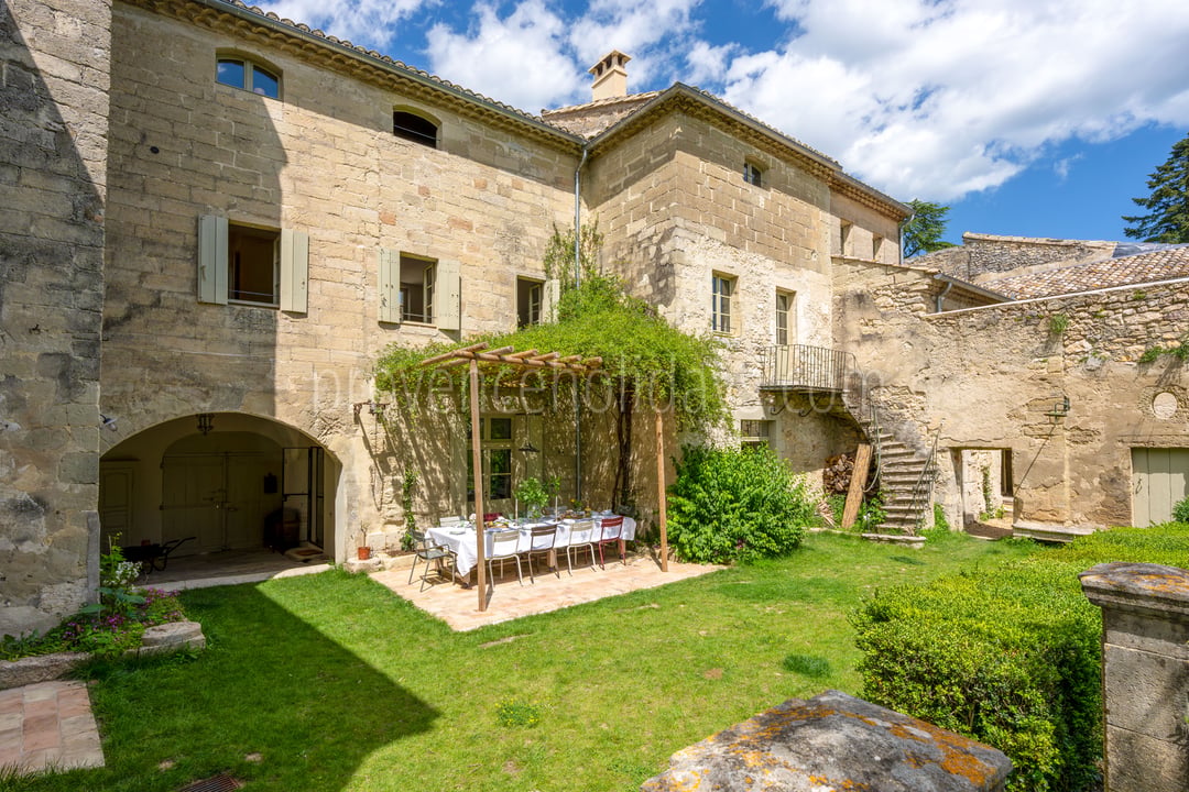 28 - Les Vieilles Pierres: Villa: Exterior