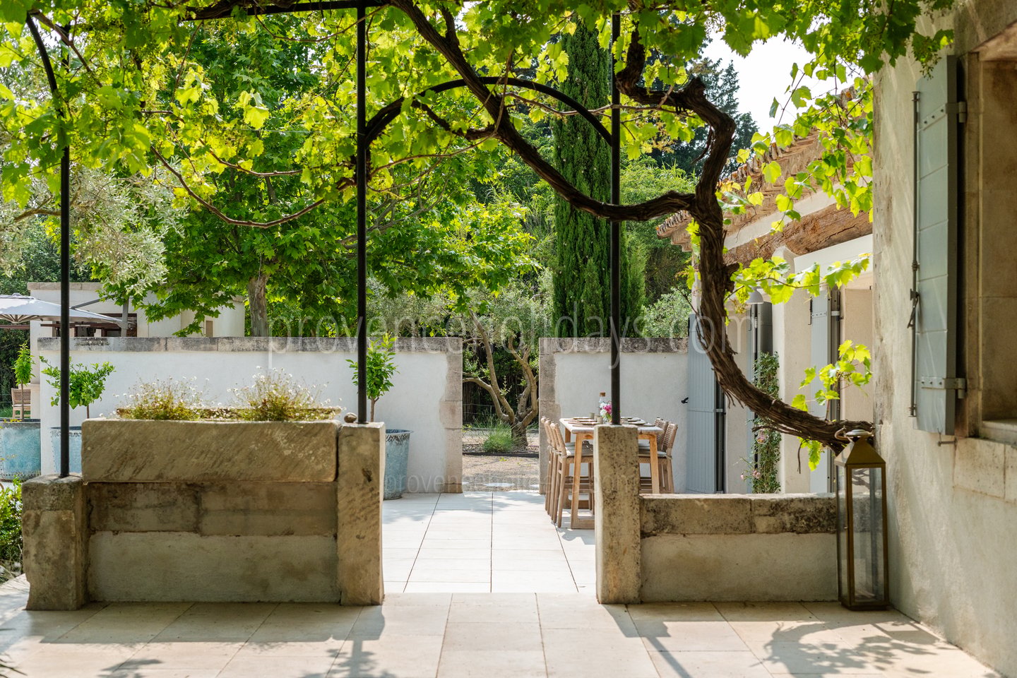 16 - Le Mas du Rollier: Villa: Exterior