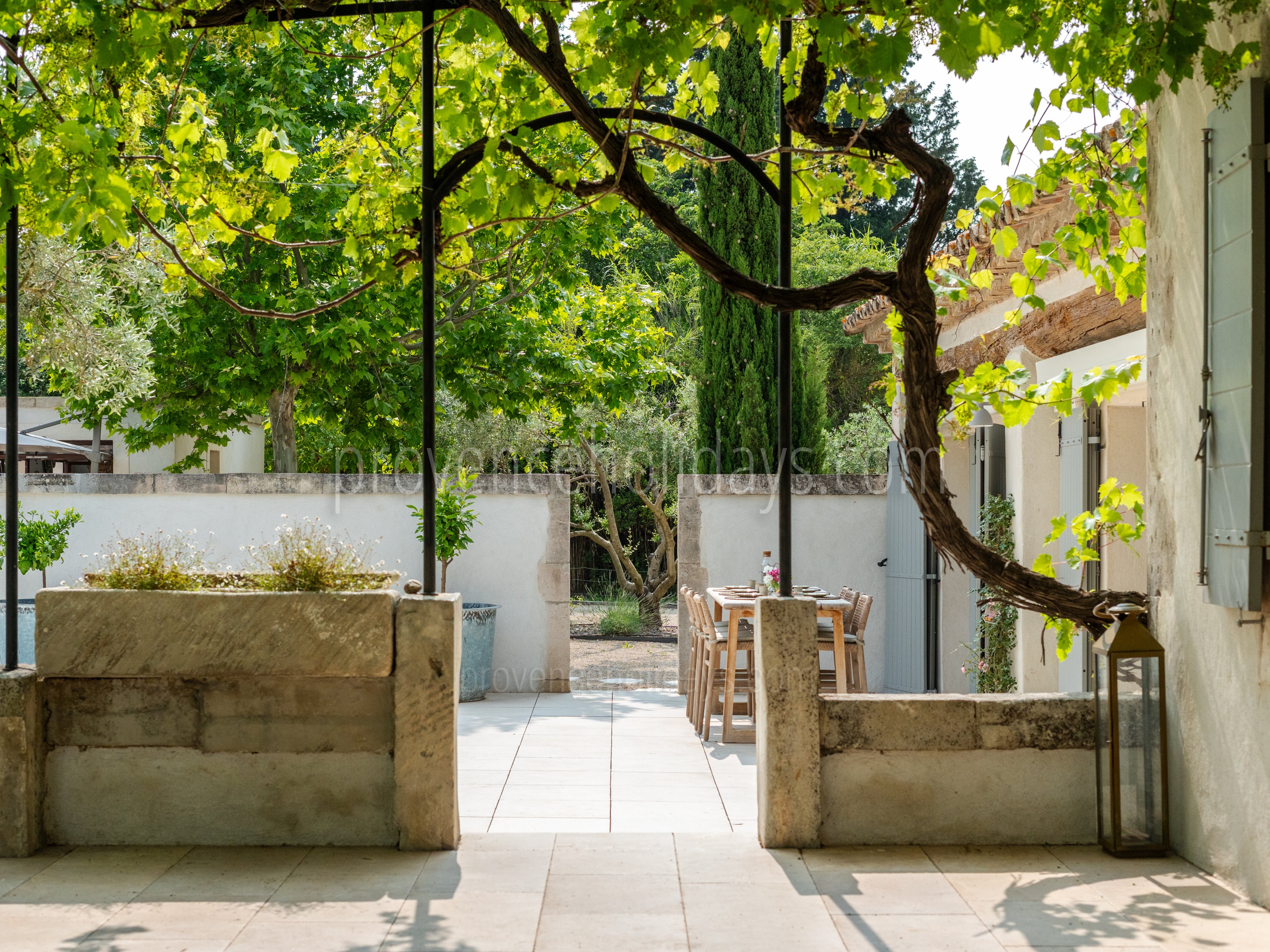 16 - Le Mas du Rollier: Villa: Exterior