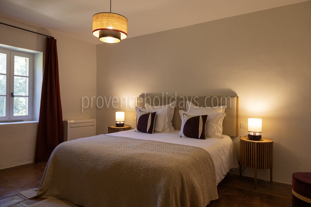 32 - Le Mas des Magnans: Villa: Bedroom