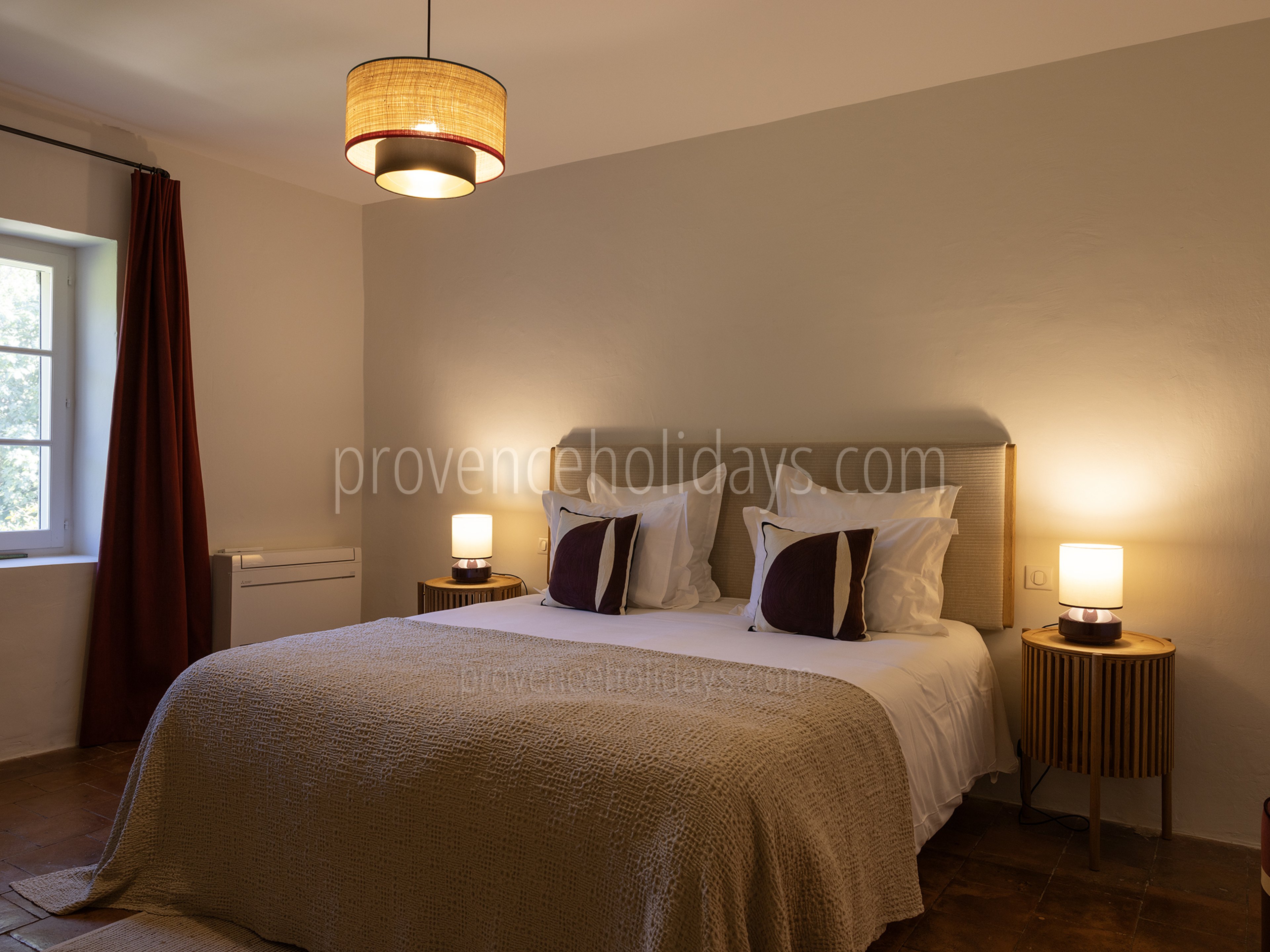 32 - Le Mas des Magnans: Villa: Bedroom