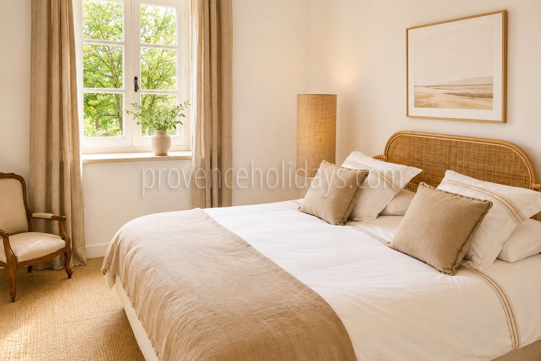 25 - Uitzonderlijke, gerenoveerde stenen boerderij: Villa: Bedroom