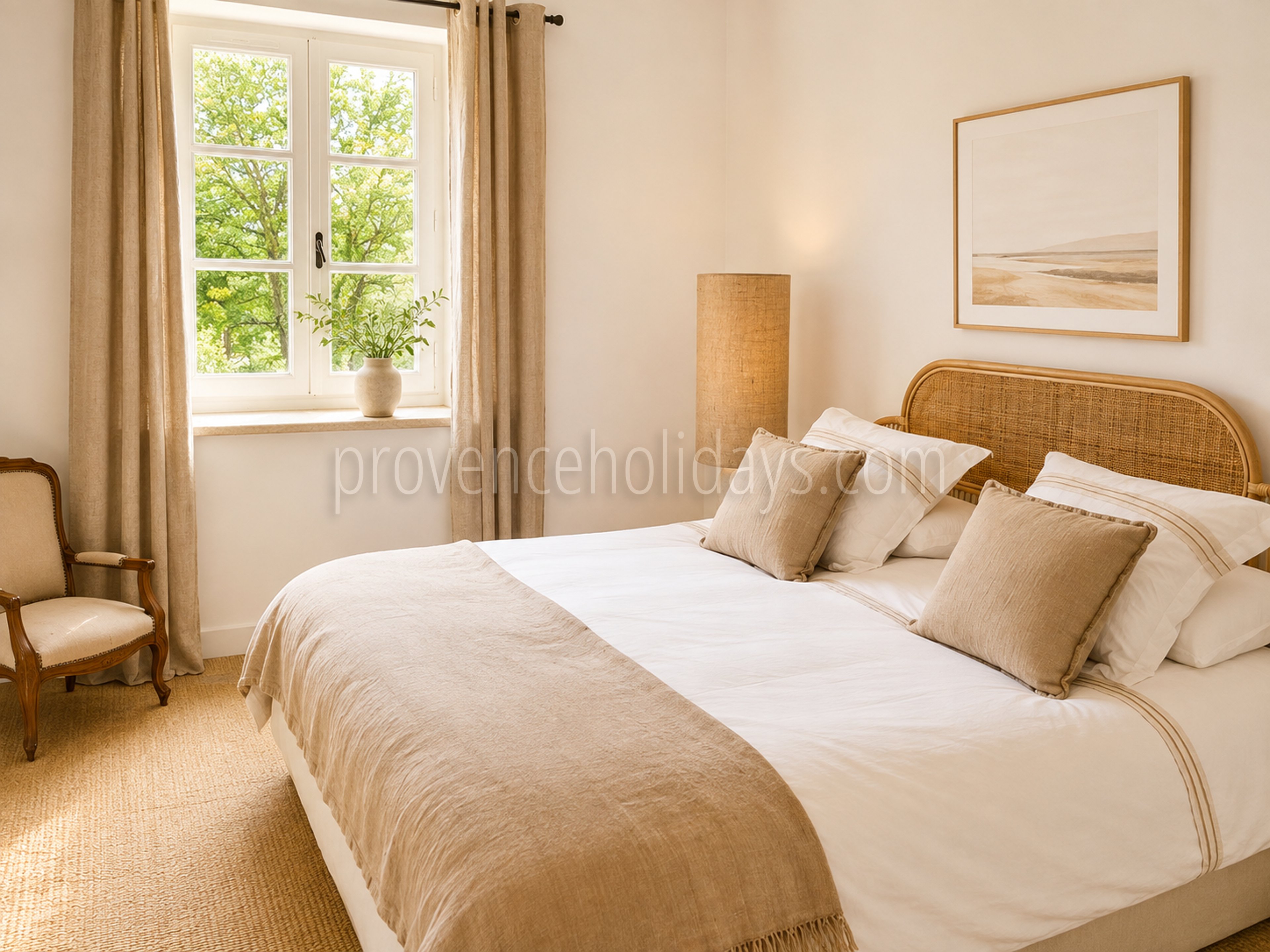25 - Uitzonderlijke, gerenoveerde stenen boerderij: Villa: Bedroom