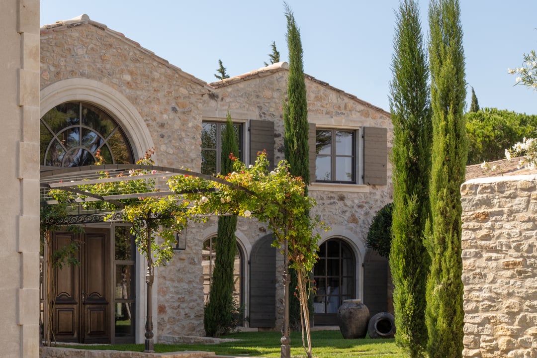 17 - La Bastide de Maussane: Villa: Exterior