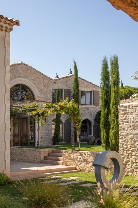 17 - La Bastide de Maussane: Villa: Exterior