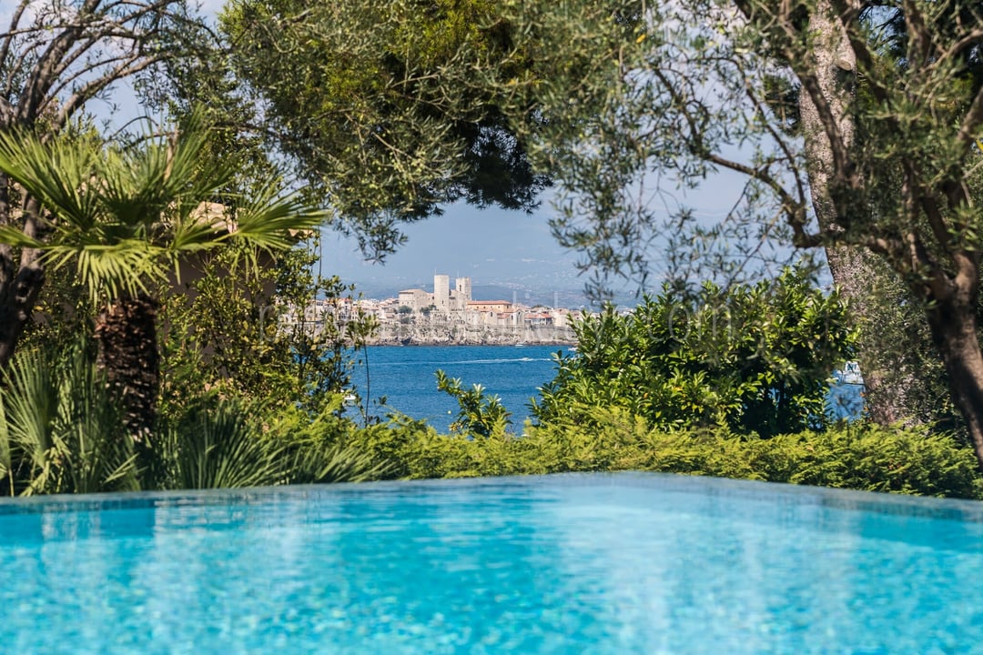 25 - Villa Cap d\'Antibes: Villa: Pool