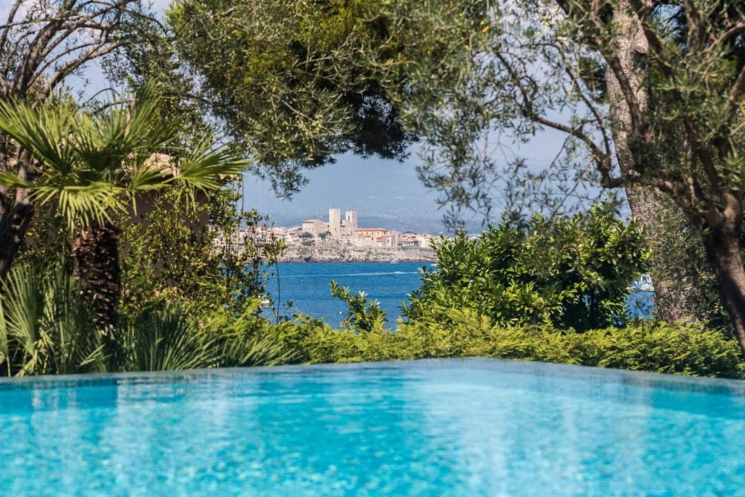 21 - Villa Cap d\'Antibes: Villa: Pool