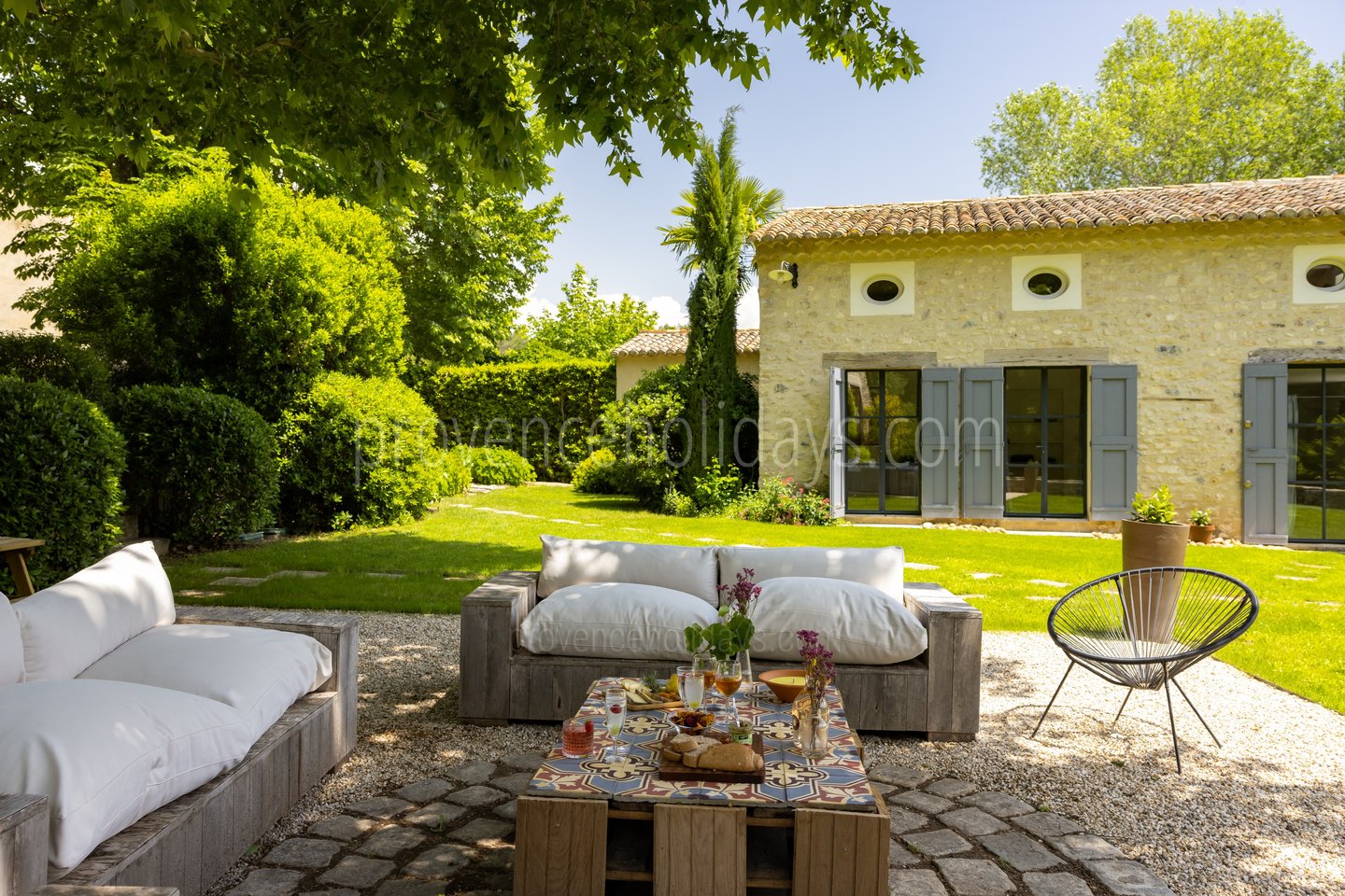 24 - Petite Bastide de Goult: Villa: Exterior