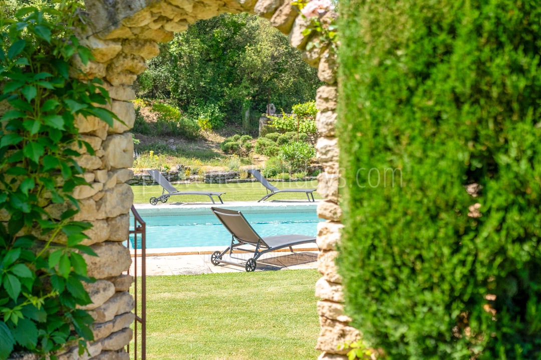64 - Le Mas de Bonnieux: Villa: Exterior