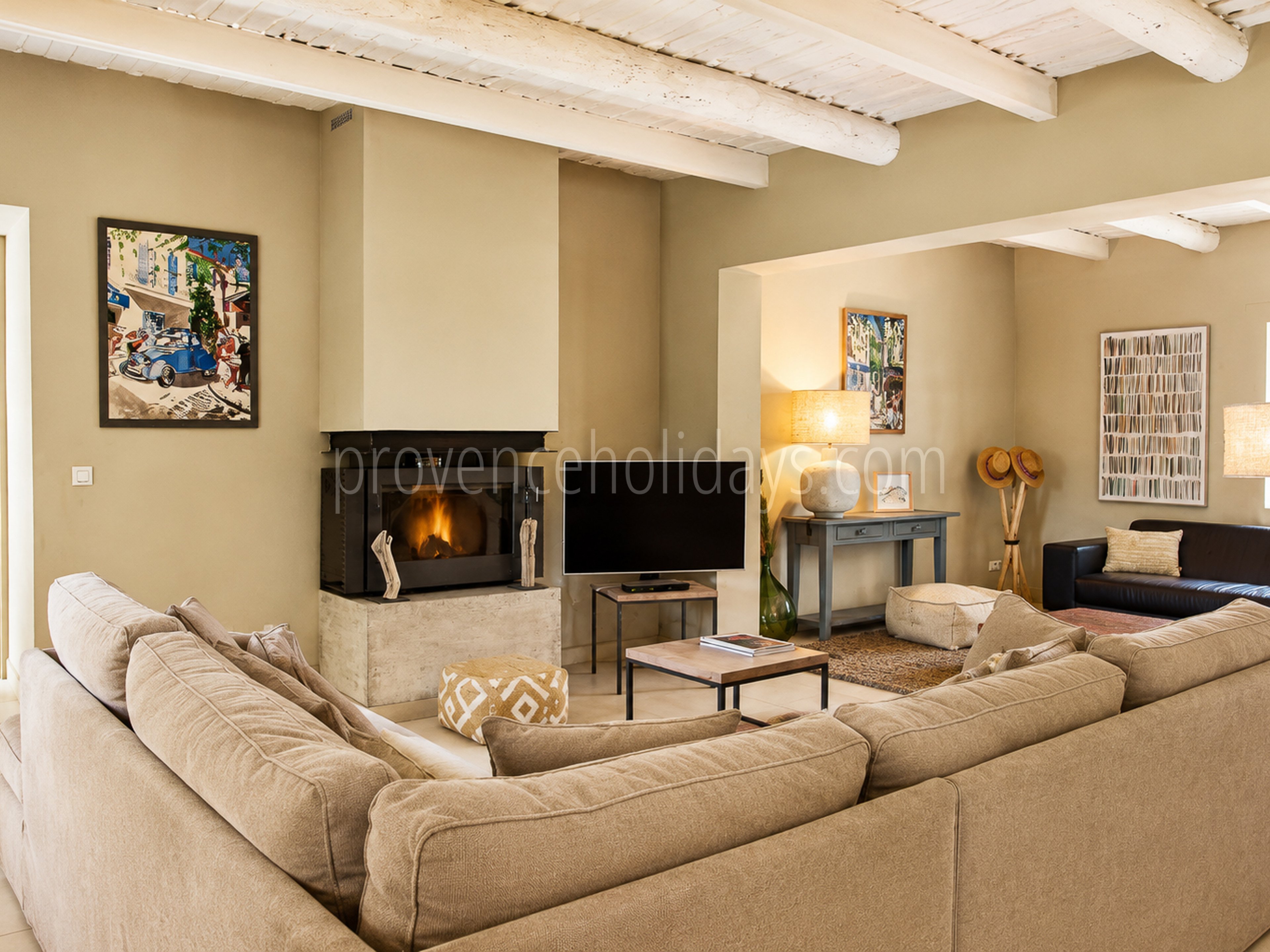 22 - Bauernhaus mit Blick auf den Luberon: Villa: Interior