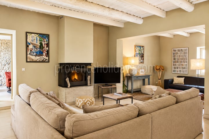 22 - Farmhouse with views of the Luberon: Villa: Interior