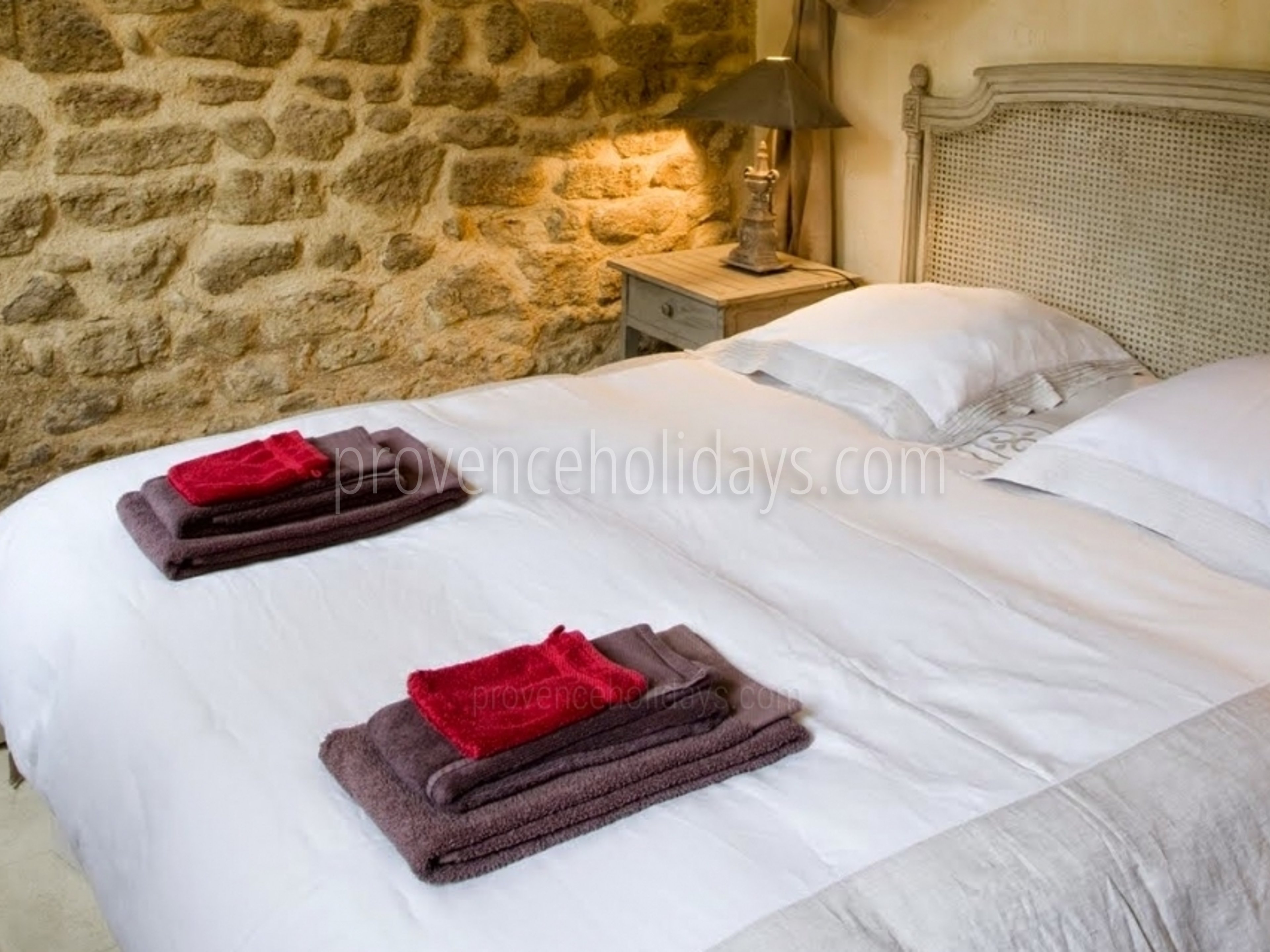 54 - Mas de Beaumes: Villa: Bedroom