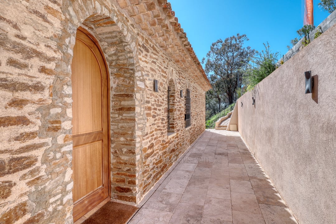 10 - Villa Blue Roc: Villa: Exterior