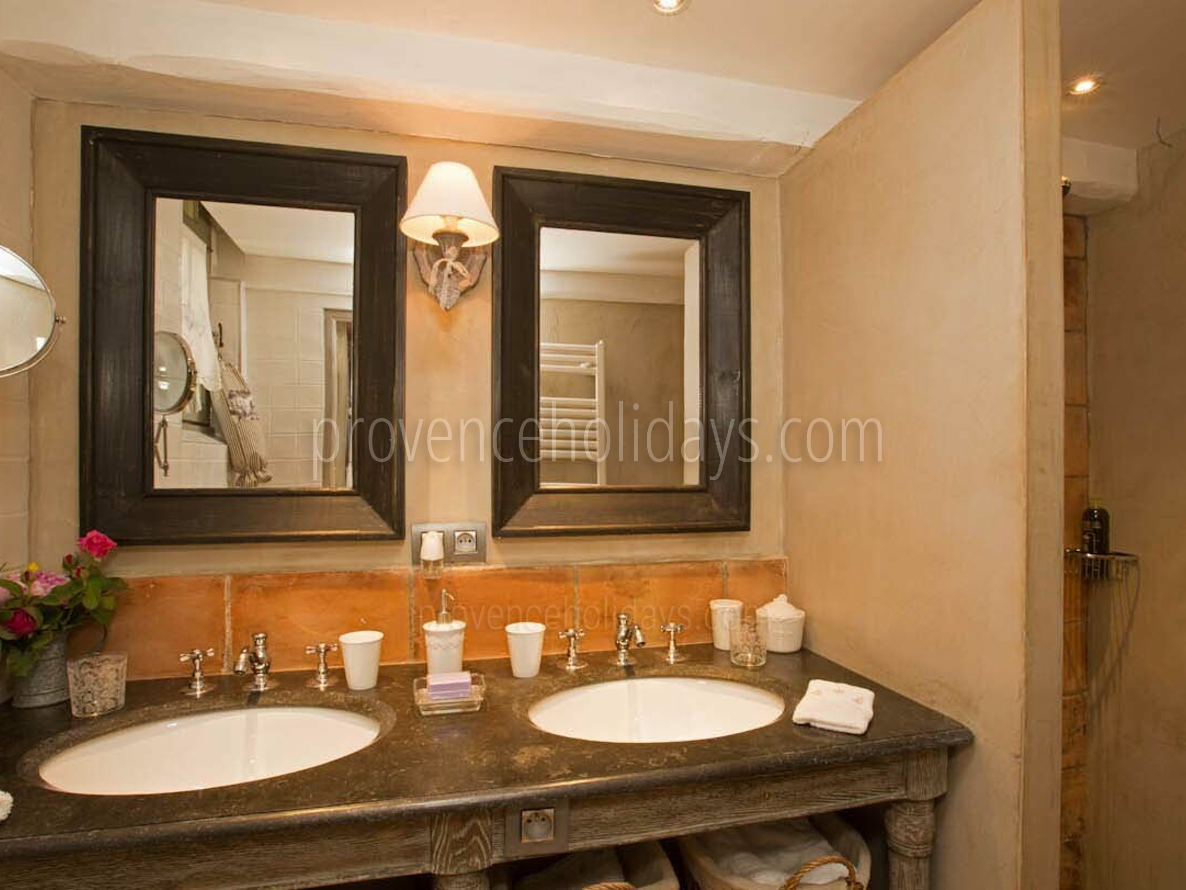 19 - Le Mas des Lavandes: Villa: Bathroom