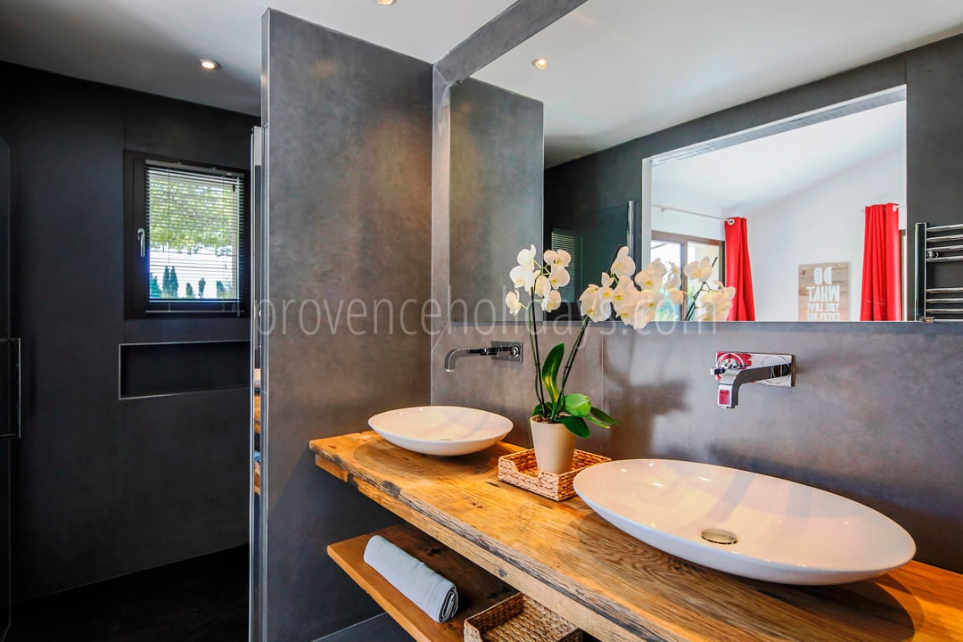 36 - Mas Luna: Villa: Bathroom