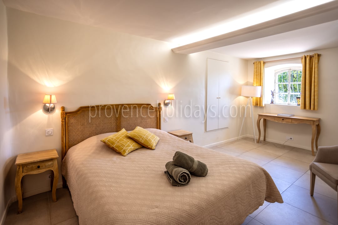 27 - Château des Lumières: Villa: Bedroom