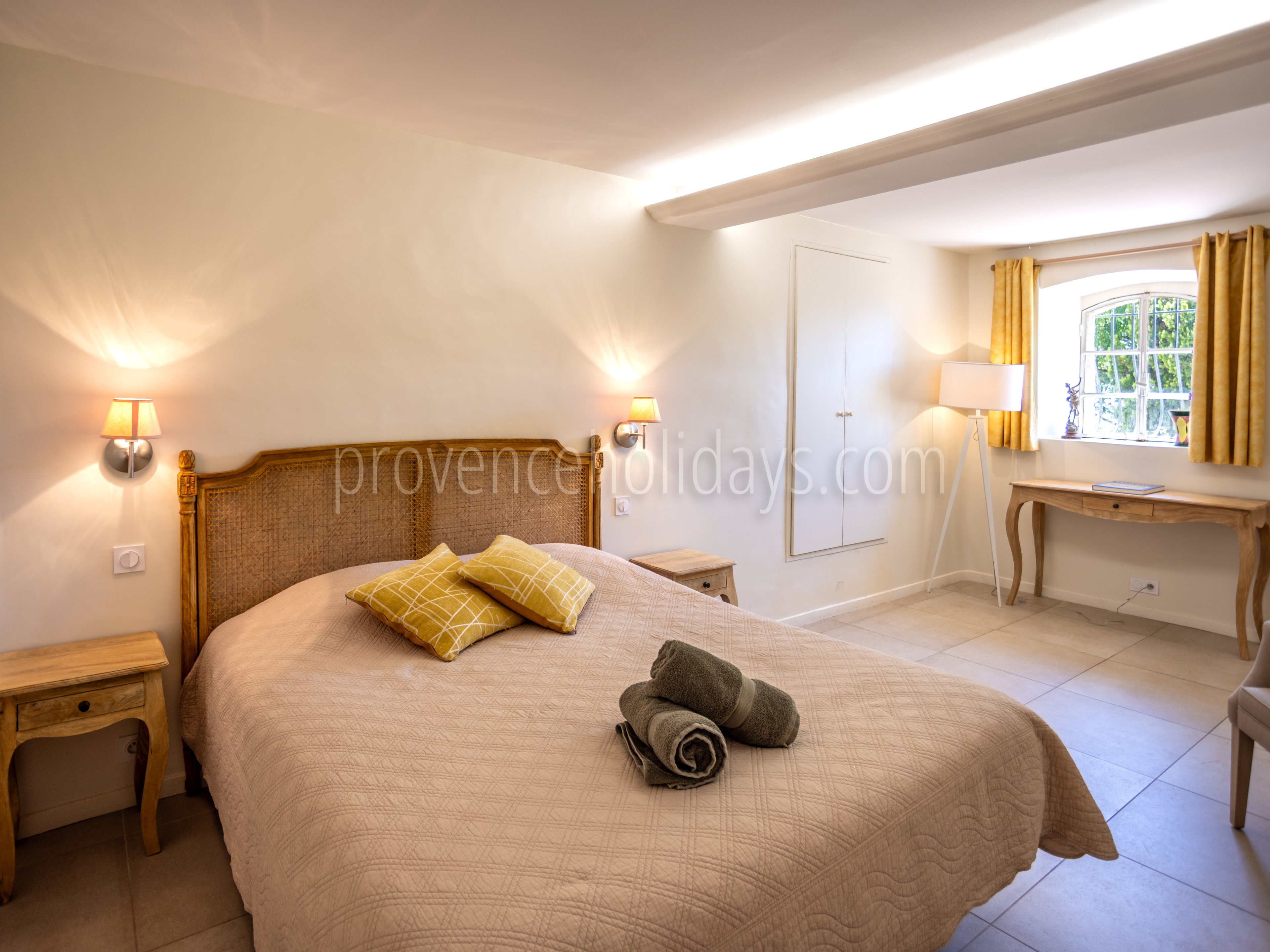 27 - Château des Lumières: Villa: Bedroom