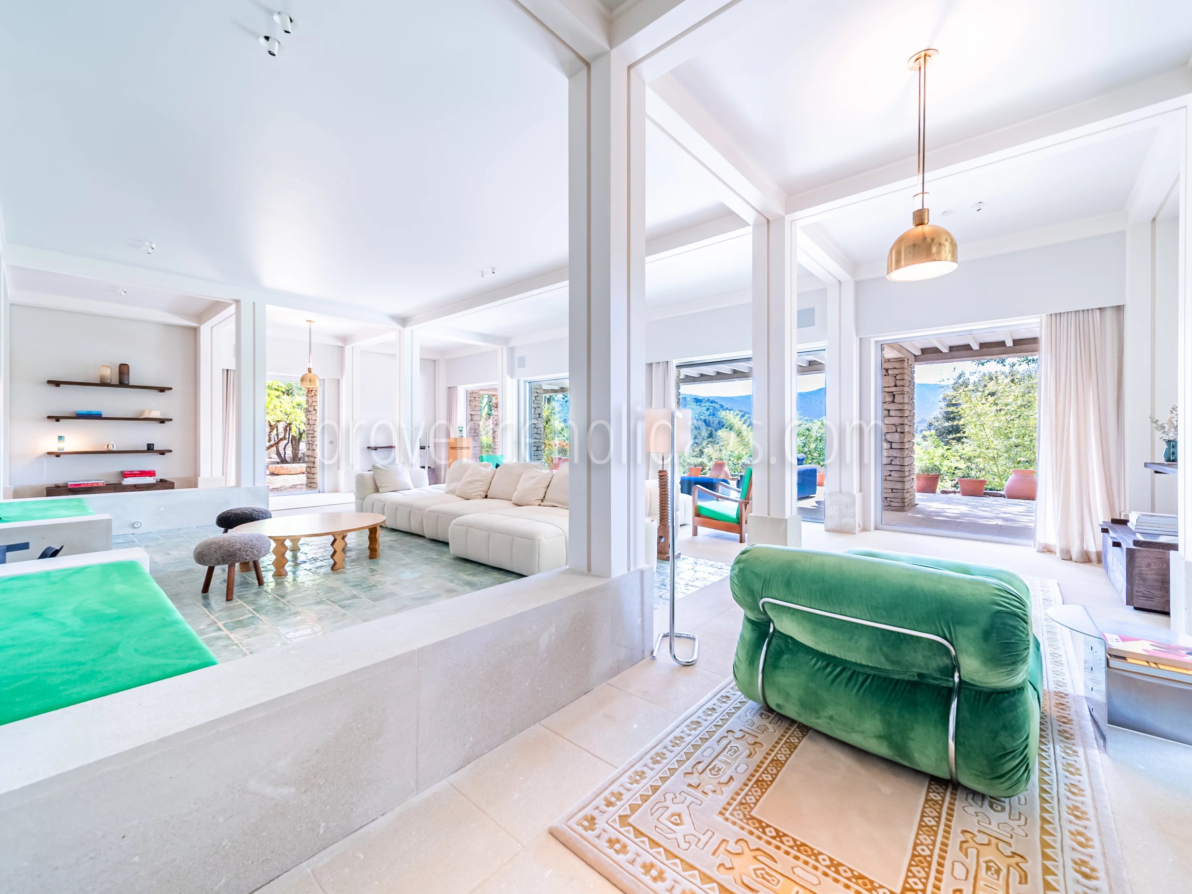 9 - Stone Property in Ménerbes: Villa: Interior