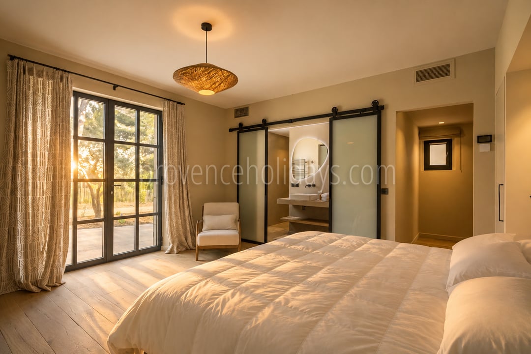 94 - Le Loup des Alpilles: Villa: Bedroom
