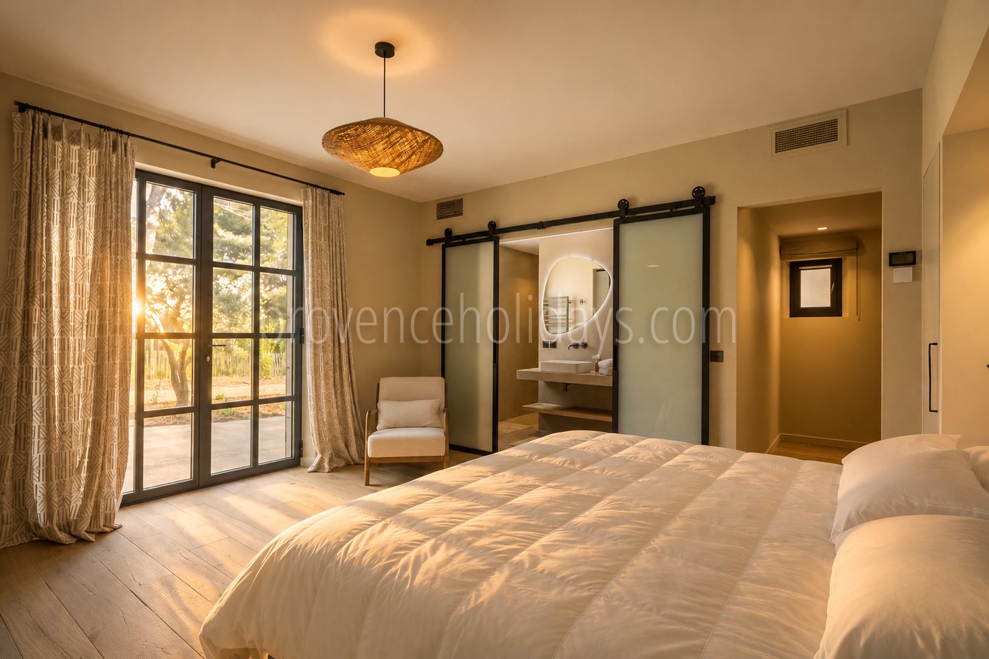 94 - Le Loup des Alpilles: Villa: Bedroom