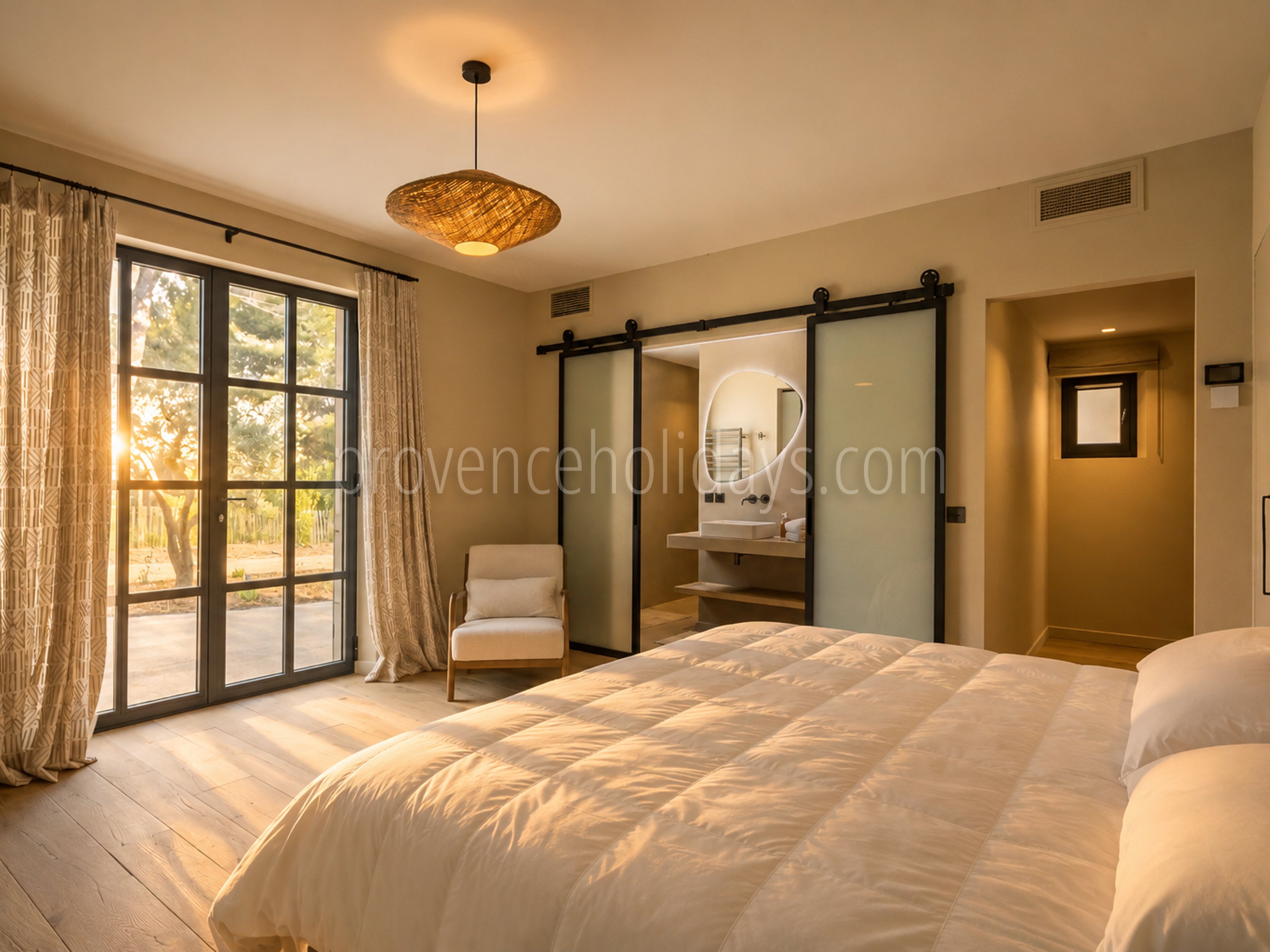 94 - Le Loup des Alpilles: Villa: Bedroom