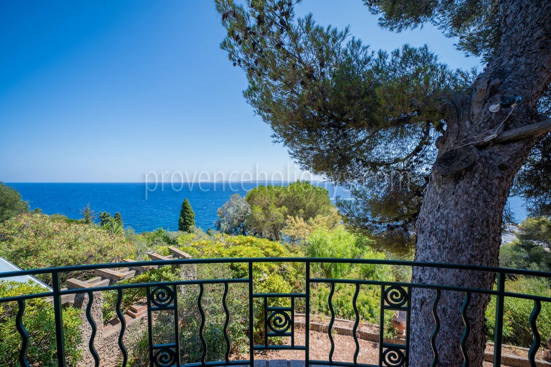 7 - Villa to renovate in Lavandou: Villa: Exterior