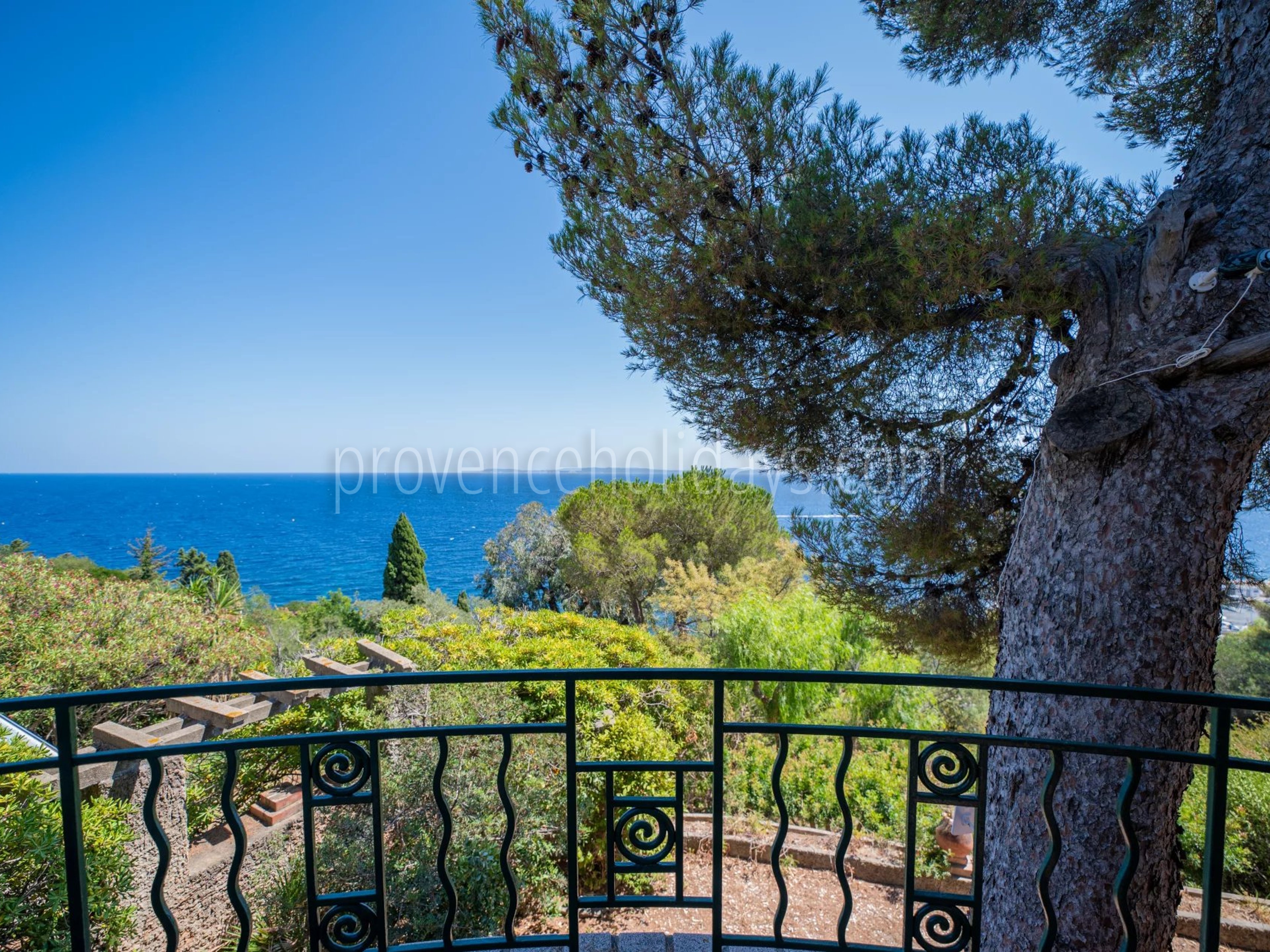7 - Villa to renovate in Lavandou: Villa: Exterior
