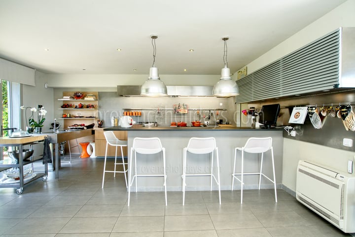 5 - Mistral Serene: Villa: Interior