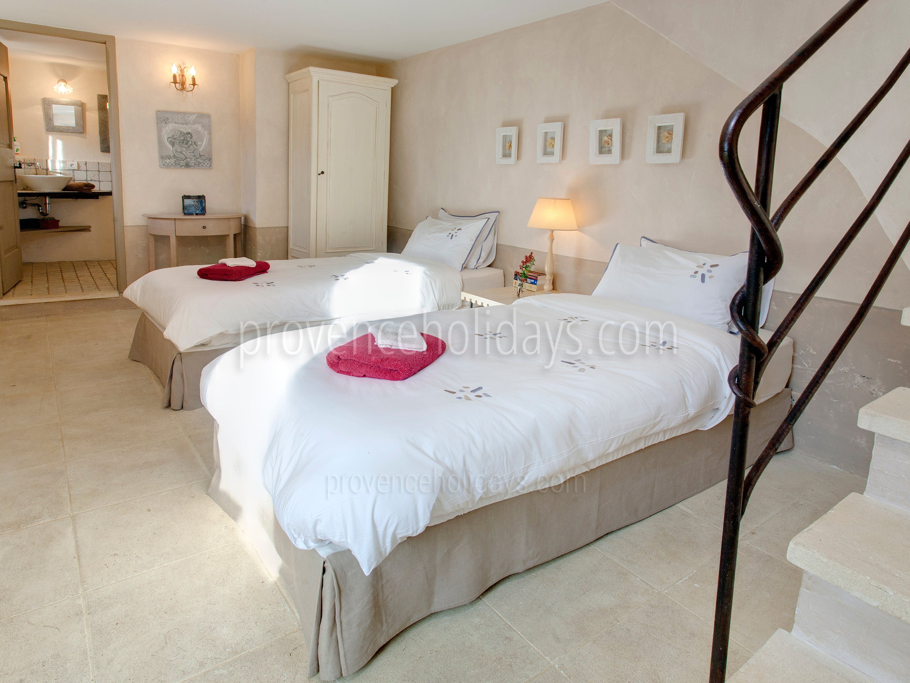 22 - Mas Bonnieux: Villa: Bedroom