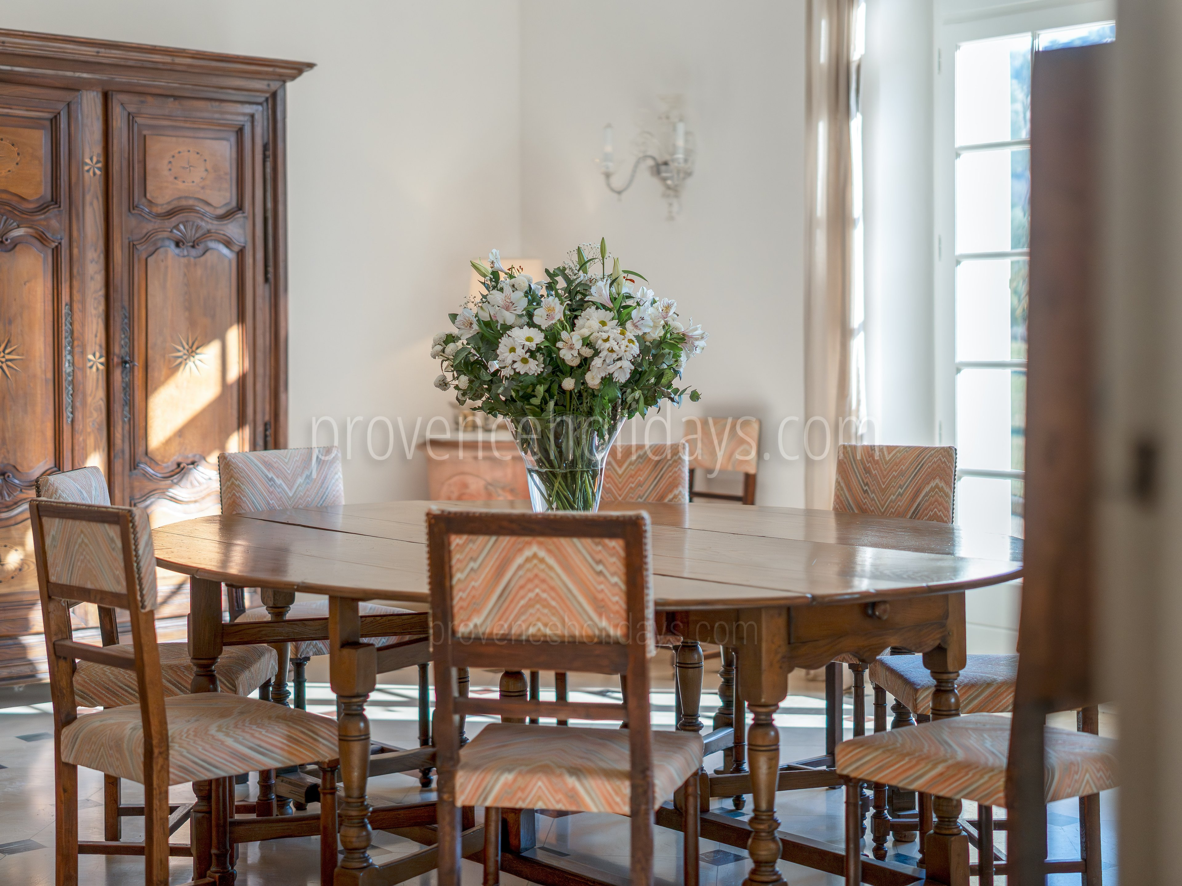 36 - Mas des Trois Cyprès: Villa: Interior
