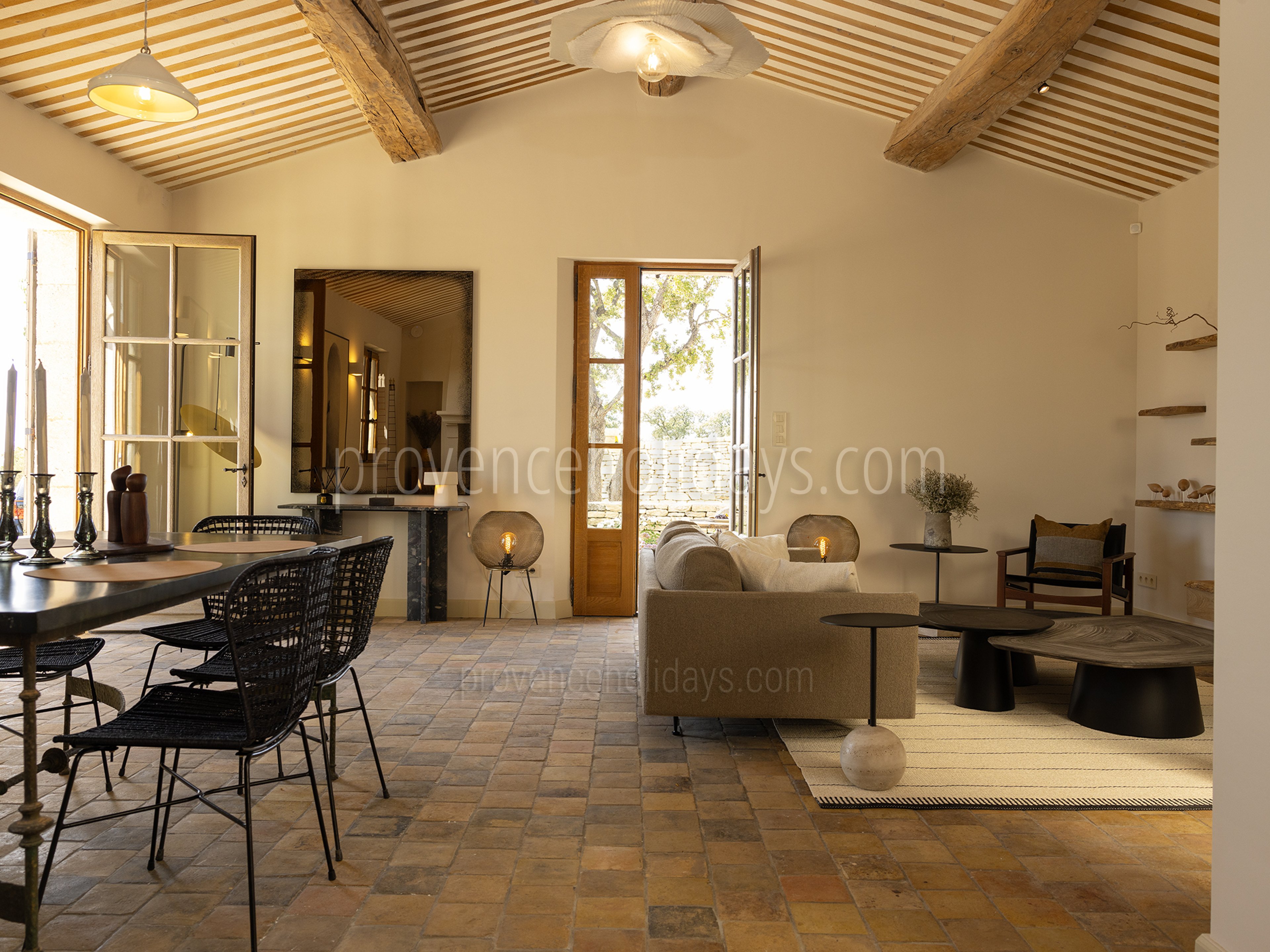 17 - Mas du Rocher: Villa: Interior