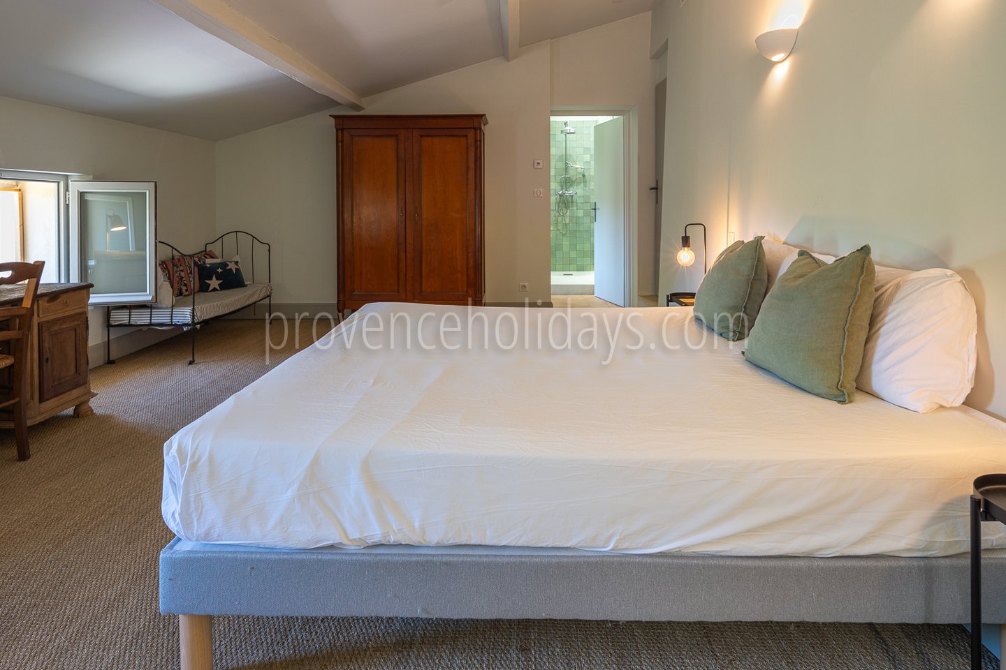 10 - Mas du Lierre: Villa: Bedroom