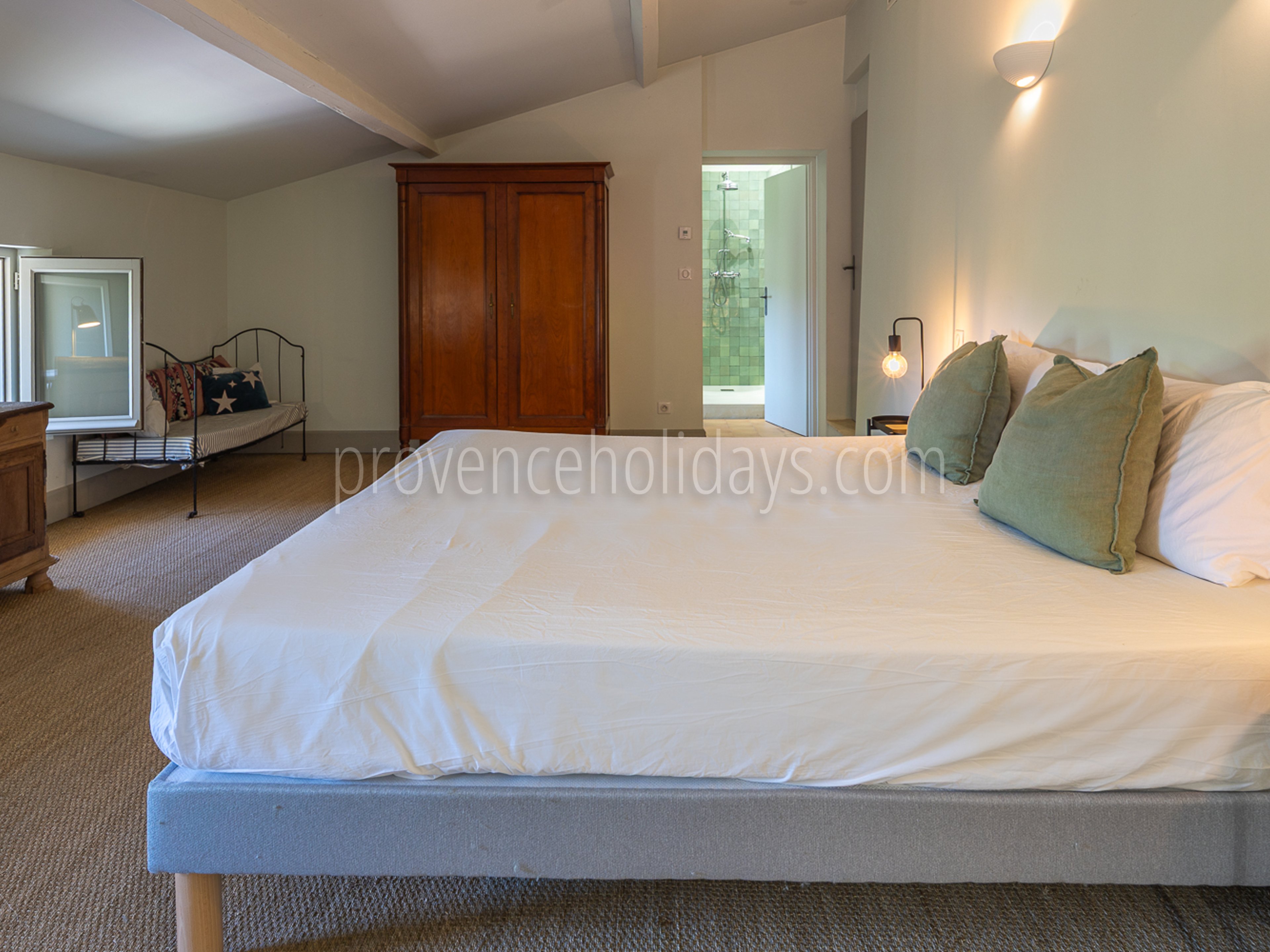 10 - Mas du Lierre: Villa: Bedroom
