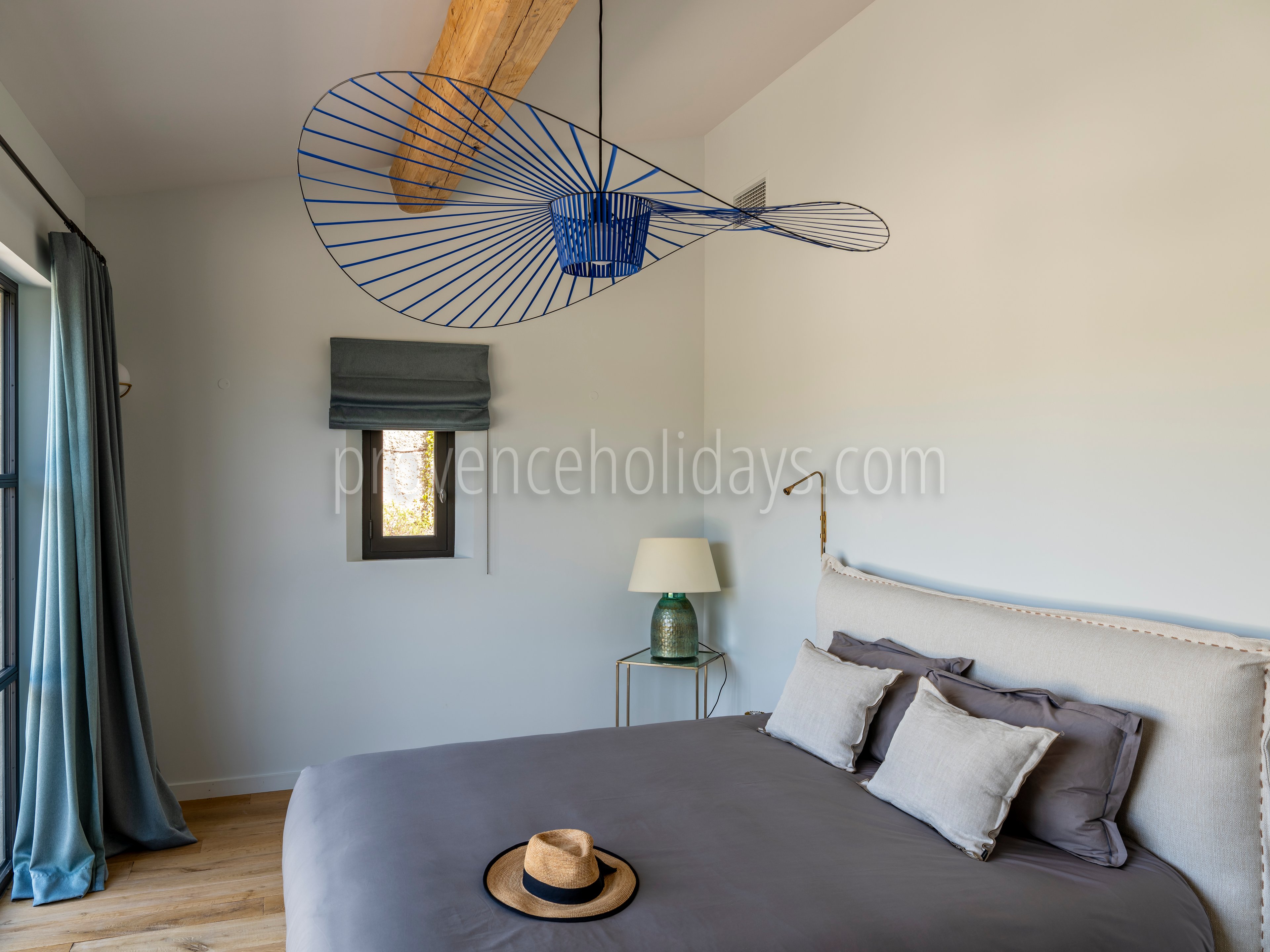 141 - Le Loup des Alpilles: Villa: Bedroom