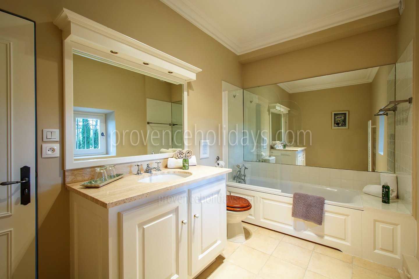 37 - Domaine d\'Uzès: Villa: Bathroom