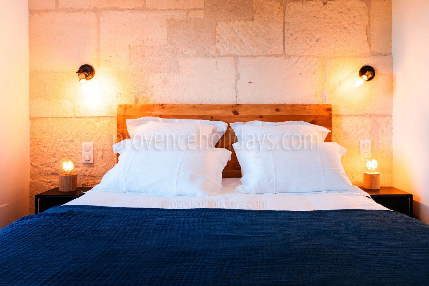 4 - Mas des Pommiers: Villa: Bedroom