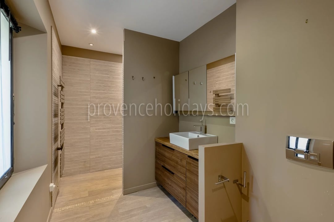 26 - Stone estate in La Garde-Freinet: Villa: Bathroom