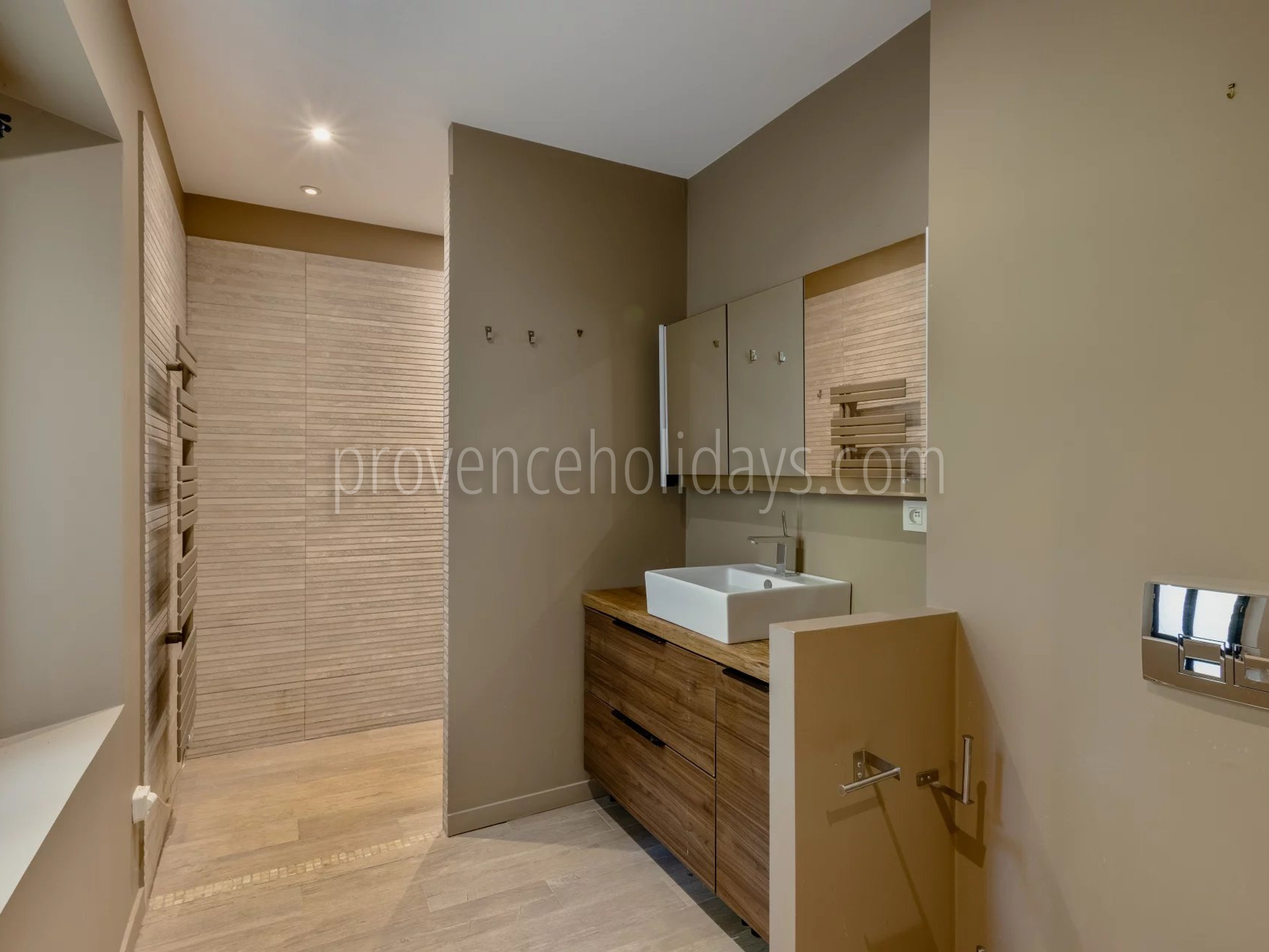 26 - Stone estate in La Garde-Freinet: Villa: Bathroom