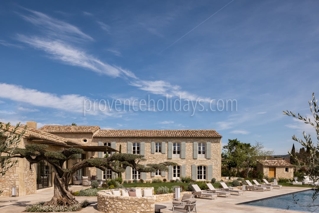 3 - Mas Chabaud: Villa: Exterior