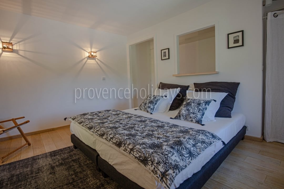 29 - Villa Beaumes: Villa: Interior