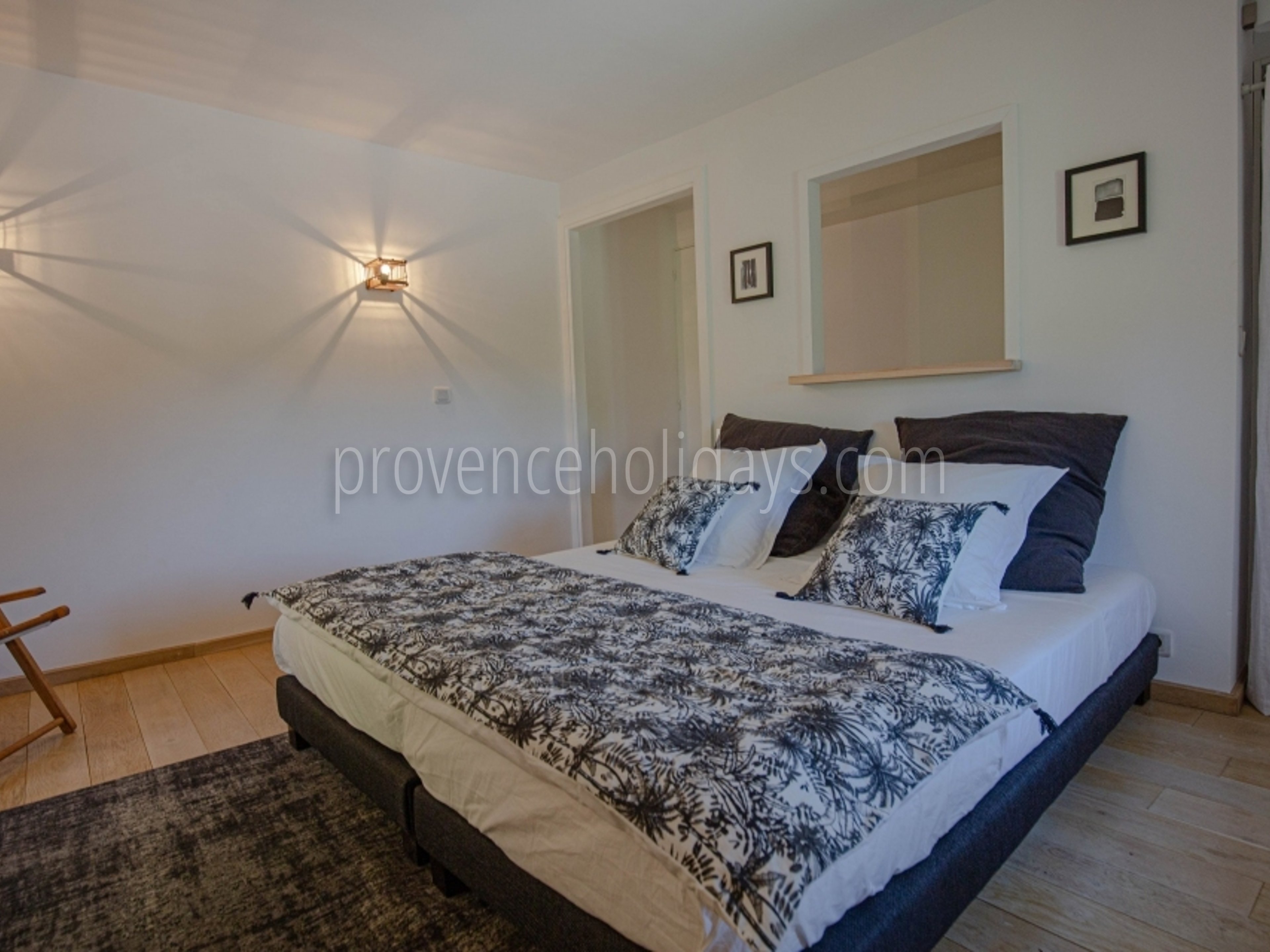 29 - Villa Beaumes: Villa: Interior