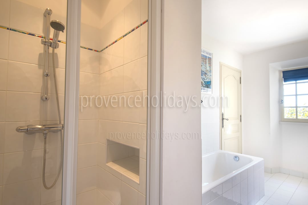 24 - Le Dolmen du Midi: Villa: Bathroom