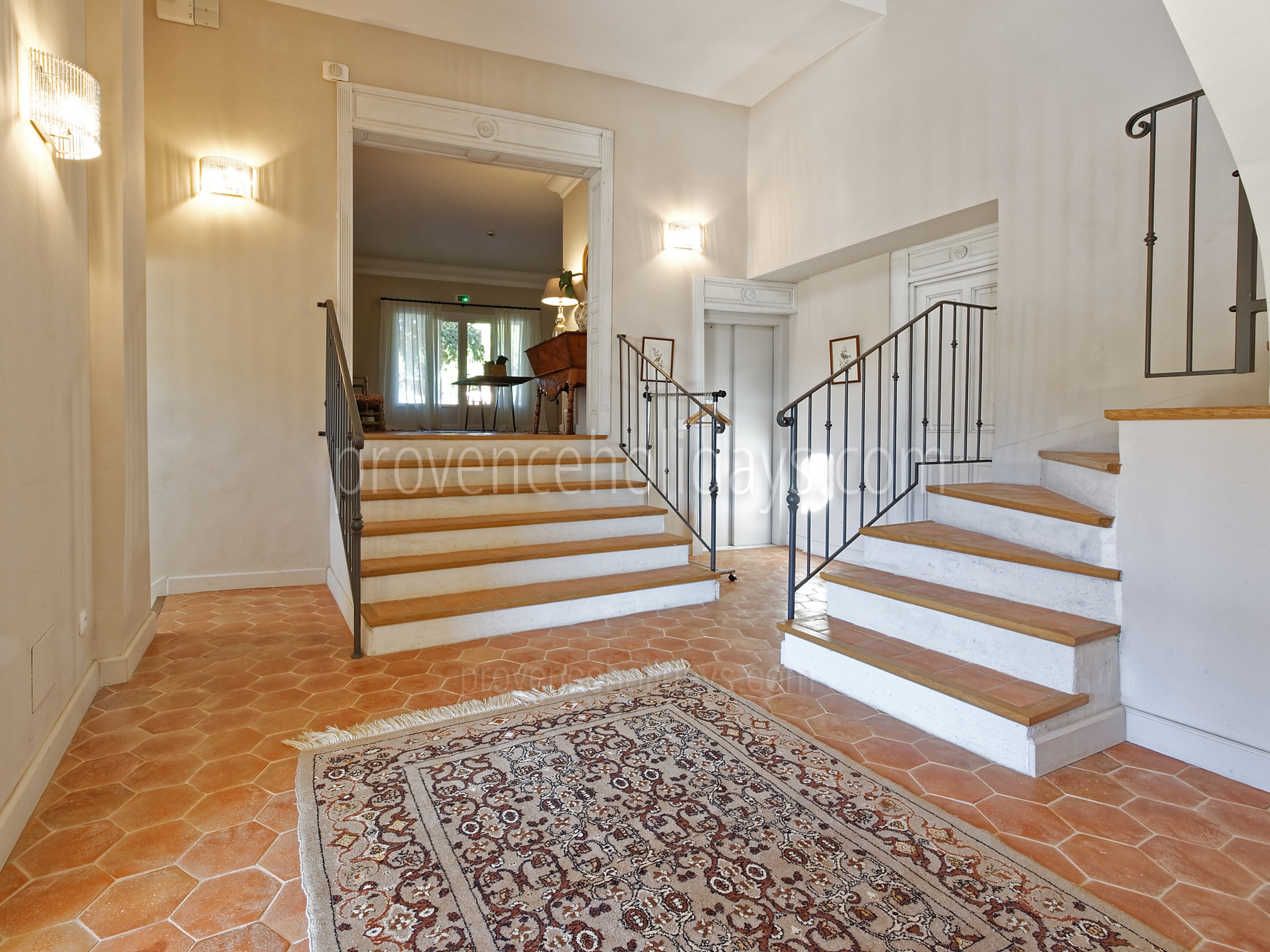 9 - Villa Garrigue: Villa: Interior