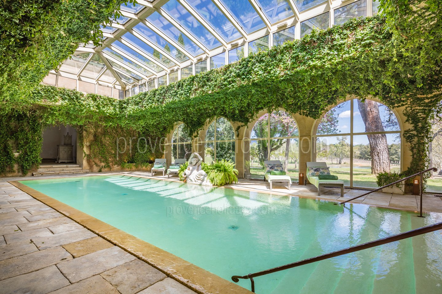 63 - Château de Luberon: Villa: Pool
