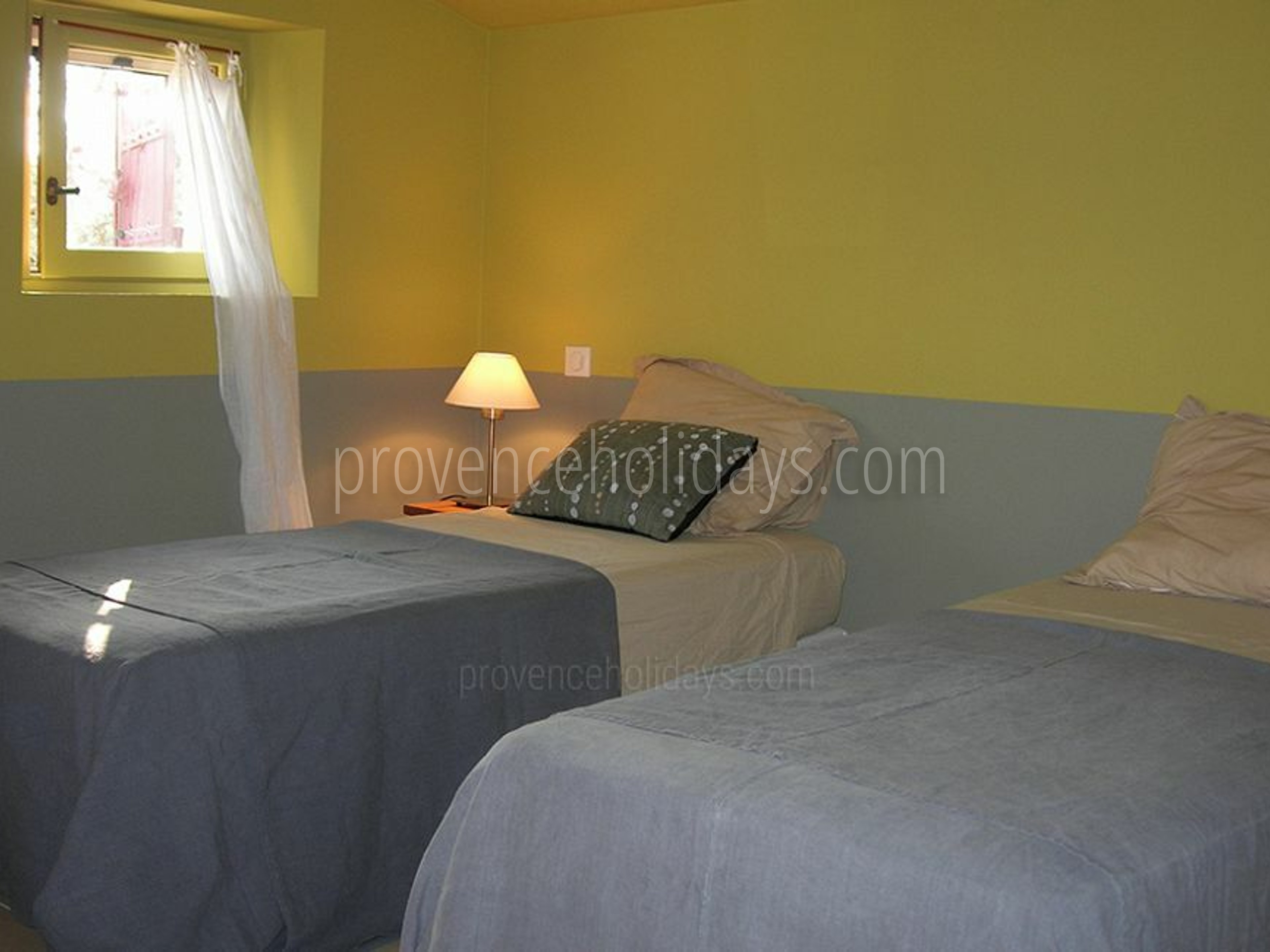 7 - Le Mas aux Gargouilles: Villa: Bedroom